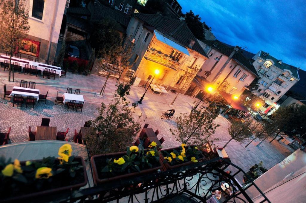 Hotel Room City Square With Great View No Parking Skopje Bagian luar foto