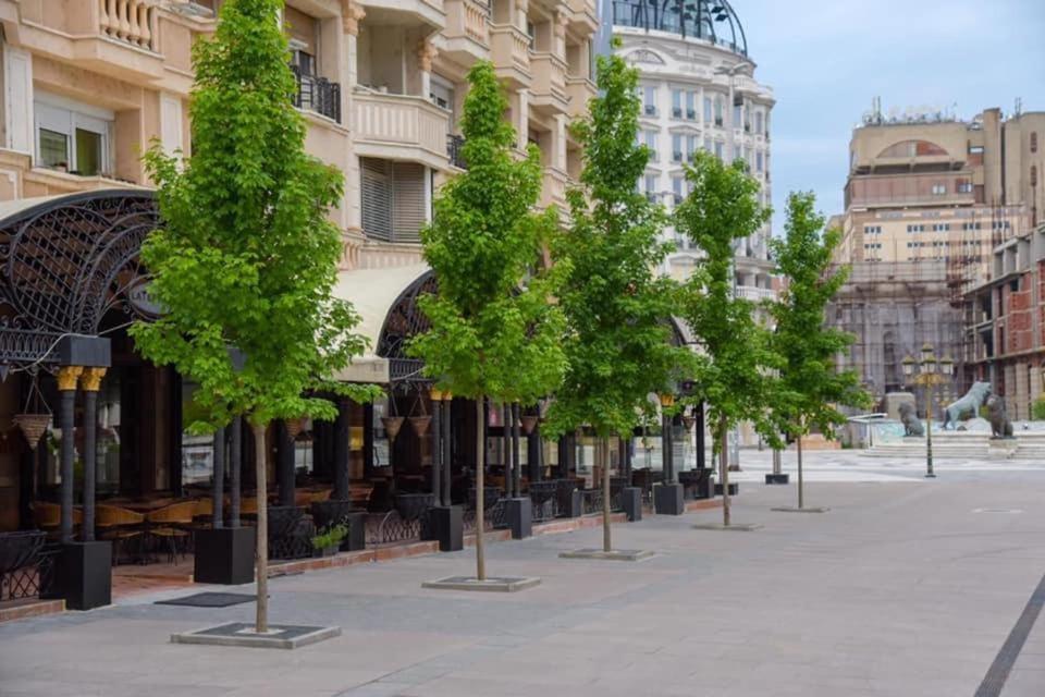 Hotel Room City Square With Great View No Parking Skopje Bagian luar foto