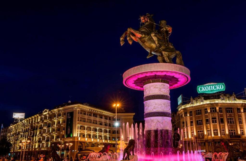 Hotel Room City Square With Great View No Parking Skopje Bagian luar foto