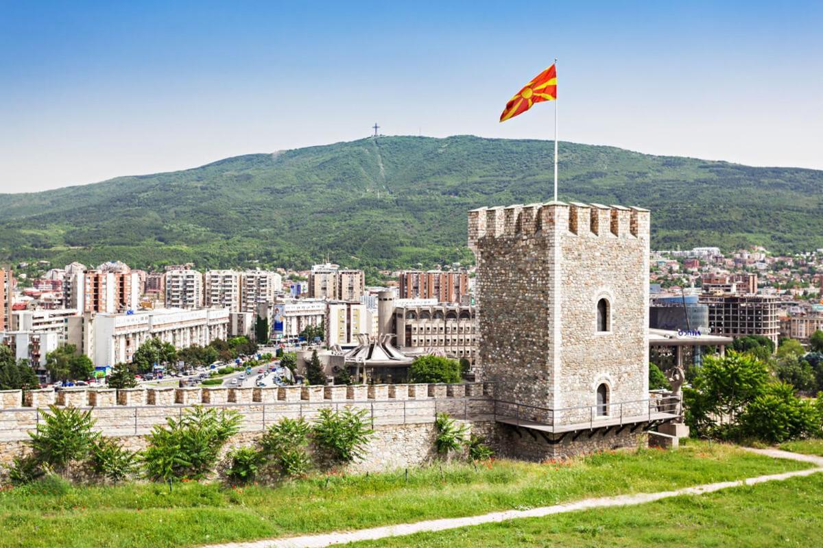 Hotel Room City Square With Great View No Parking Skopje Bagian luar foto